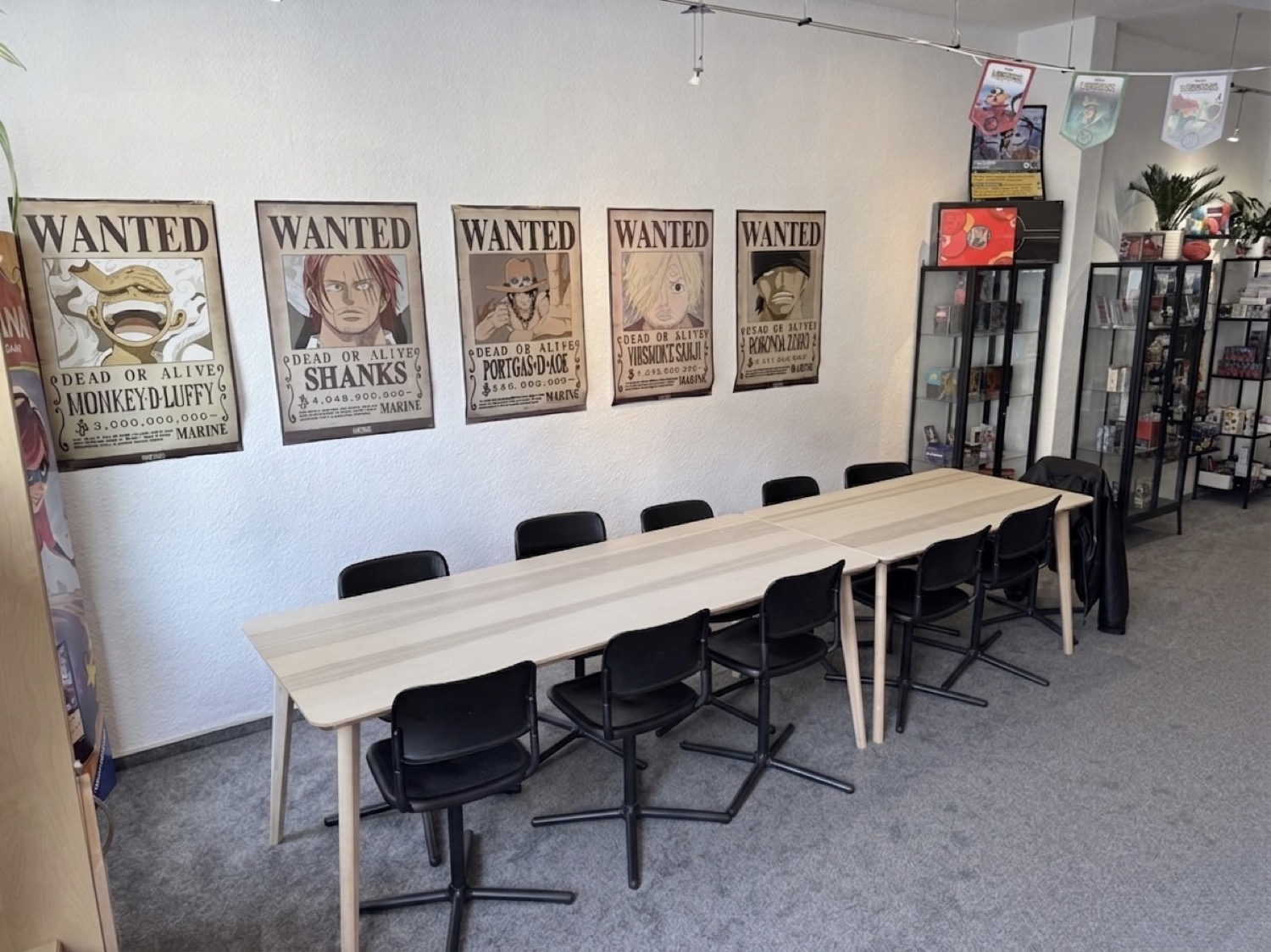One Piece Tisch im Store